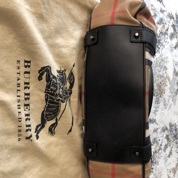 Authentic Burberry handbag with dust bag - Picture 3 of 7